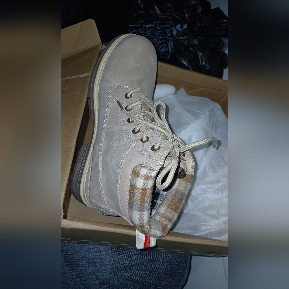 Anjoufemme Woman Hiking Winter Boots ♡Size 6 ♡Grey